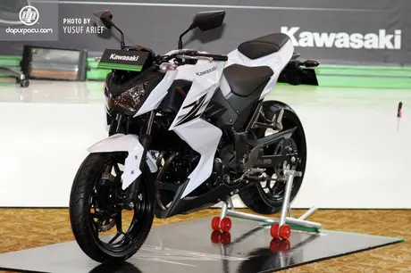 Kawasaki_Z250_03