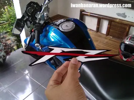 30102010886 Tutorial singkat bikin sendiri cutting stiker “FZ” aka Byson….monggo diintip