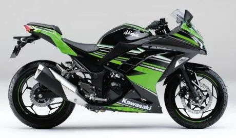 2017-Kawasaki-Ninja-250-KRT-002