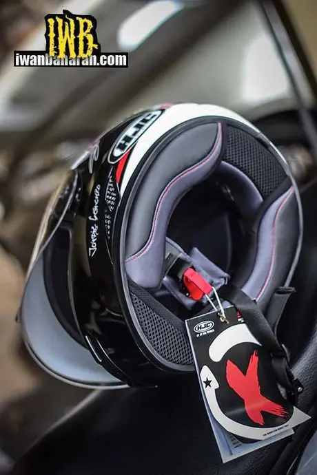 HJC Jorge Lorenzo Replica (12)