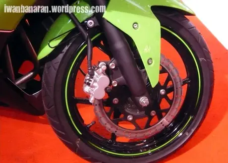 Kawasaki mengeluarkan Ninja250r limited edition… —