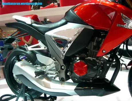 Modifikasi New Megapro….terinspirasi CB1000r. Hasilnya Mantap! —