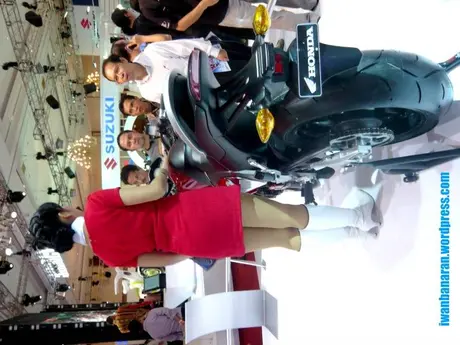 Modifikasi New Megapro….terinspirasi CB1000r. Hasilnya Mantap! —