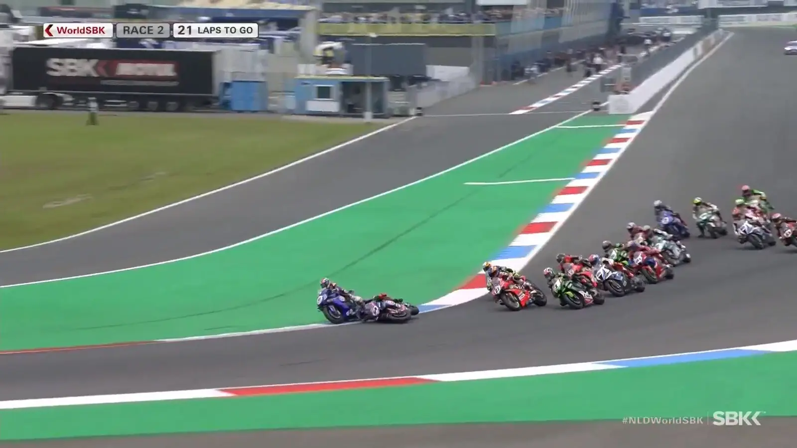 WSBK Race 2 Assen : Kawasaki – Rea sangarrrrrr, Toprak “jungkel” dihantam Gerloff