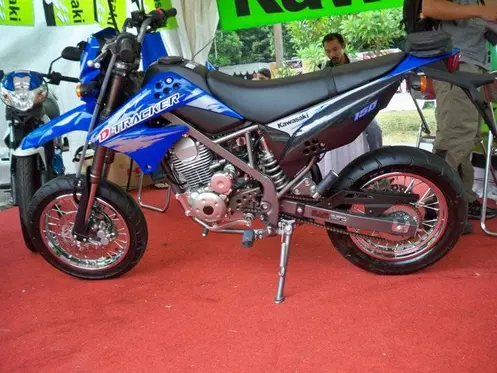 Supermoto Kawasaki D-Tracker150 bulan depan akan dilaunching…….