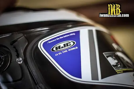 HJC Jorge Lorenzo Replica (2)