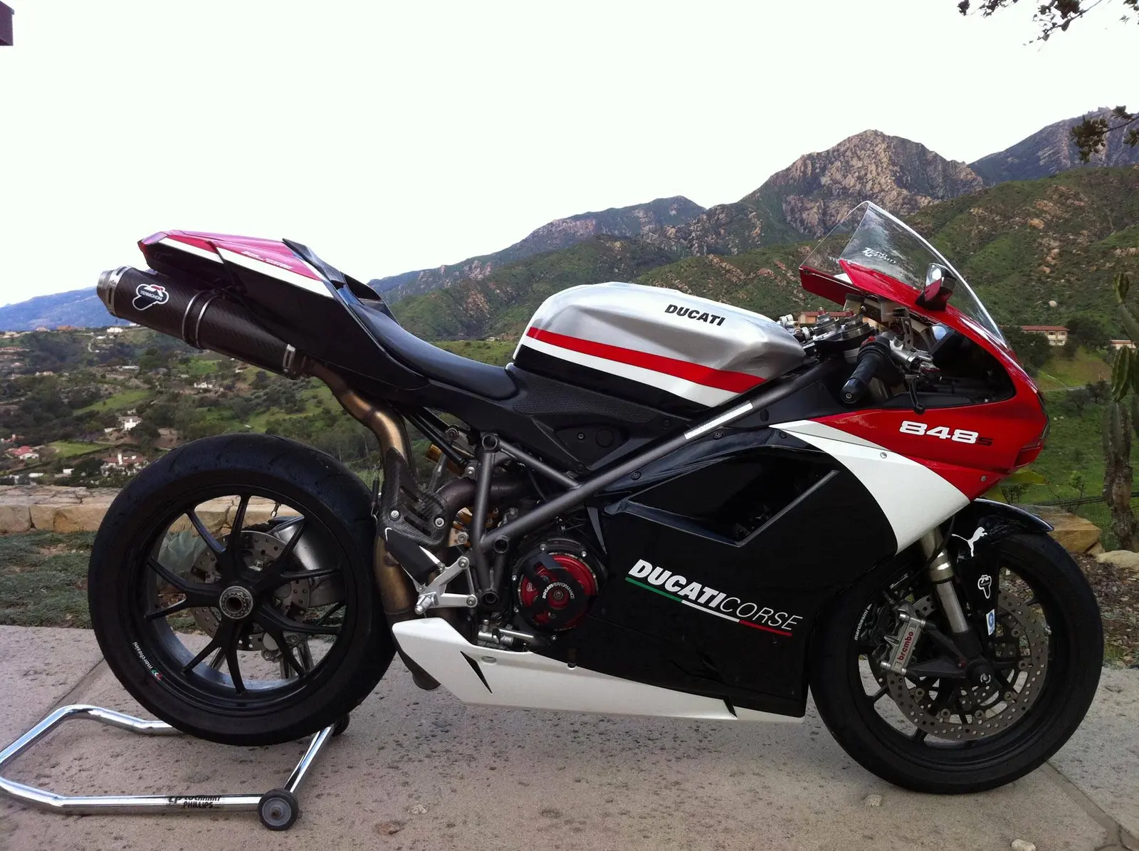 Ducati mengeluarkan Superbike 848 Evo Corse version….