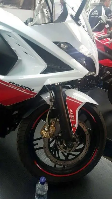 Pulsar-RS-200-White-Red-Front