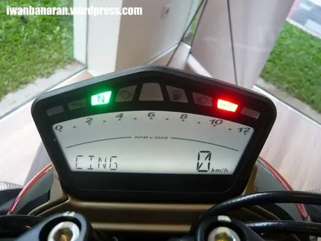 Berangkat kuliah naik Ducati. Wiihhh mantep euy