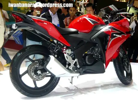 CBR 150r Nih dia foto detil new CBR150r….monggo diintip