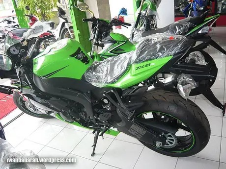 P1110435 Lho…Ninja ZX-6 sudah dijual didealer Kawasaki??