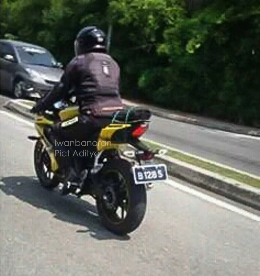 Heboh….Yamaha new R15 warna kuning sudah ada dijalanan