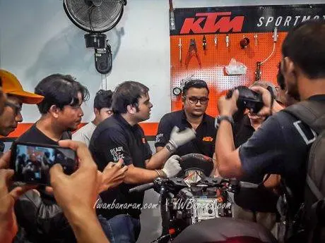 ktm_-3