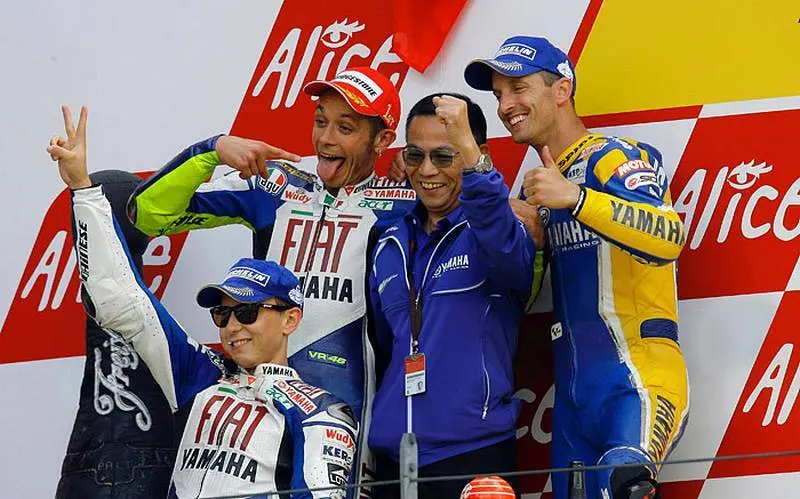 Ekspresi kekecewaan Valentino Rossi pasca crash di Le Mans terekam kamera Motogp…….