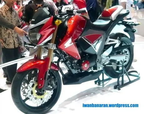 Modifikasi New Megapro….terinspirasi CB1000r. Hasilnya Mantap! —