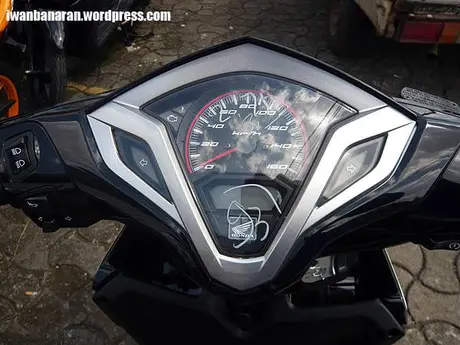 Penasaran gambar detil Honda Vario 125PGM-FI?. Monggo diintip… —