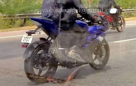 2012_Yamaha_R15_Faceliftff Sssttt…spyshot new Yamaha R15 nongol lageee