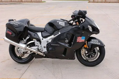 Gile…Polisi patroli pakai Suzuki hayabusa