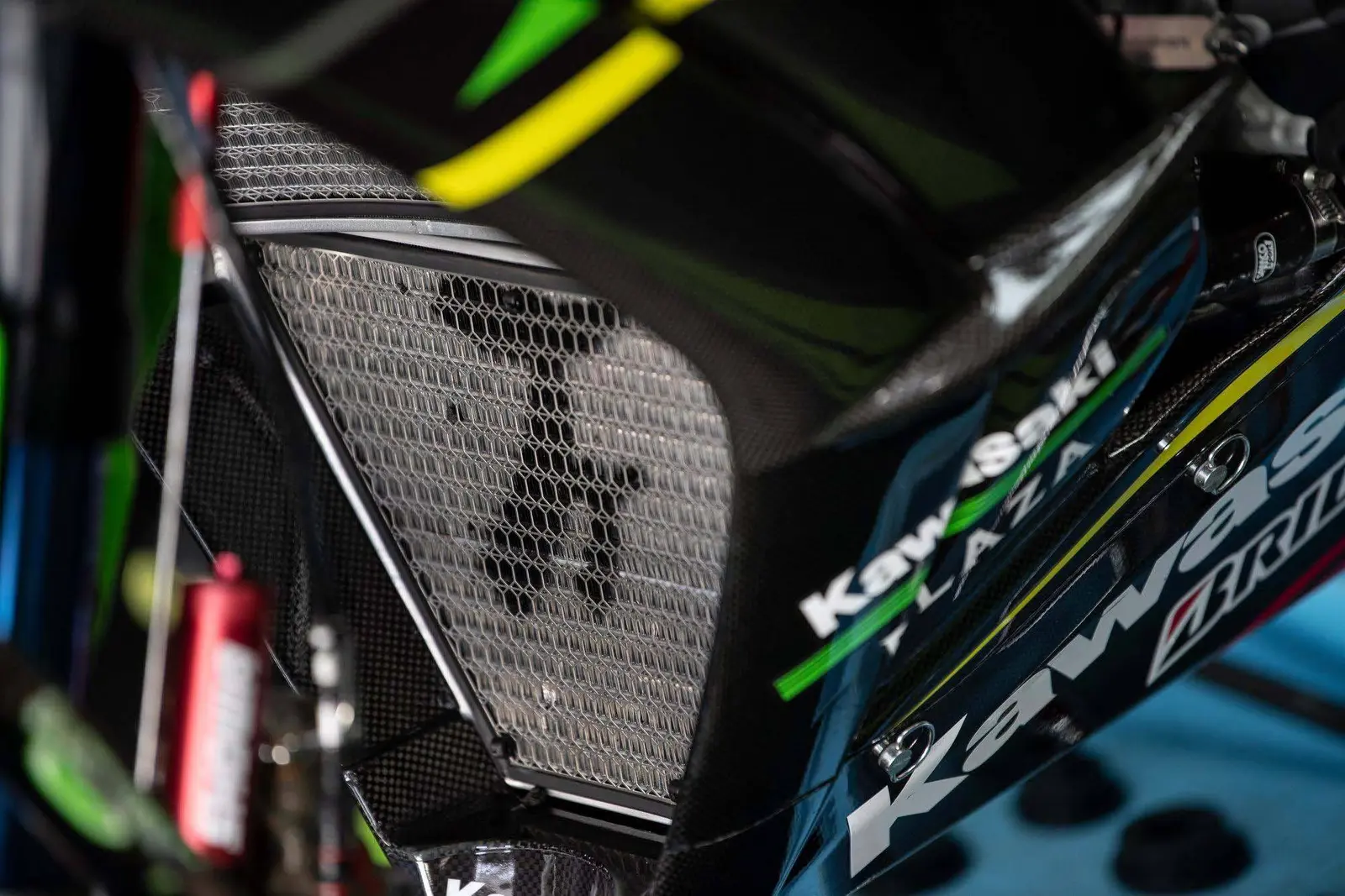 Bedah Kawasaki Ninja ZX10RR versi 8 Hours yang kalahkan YZF-R1