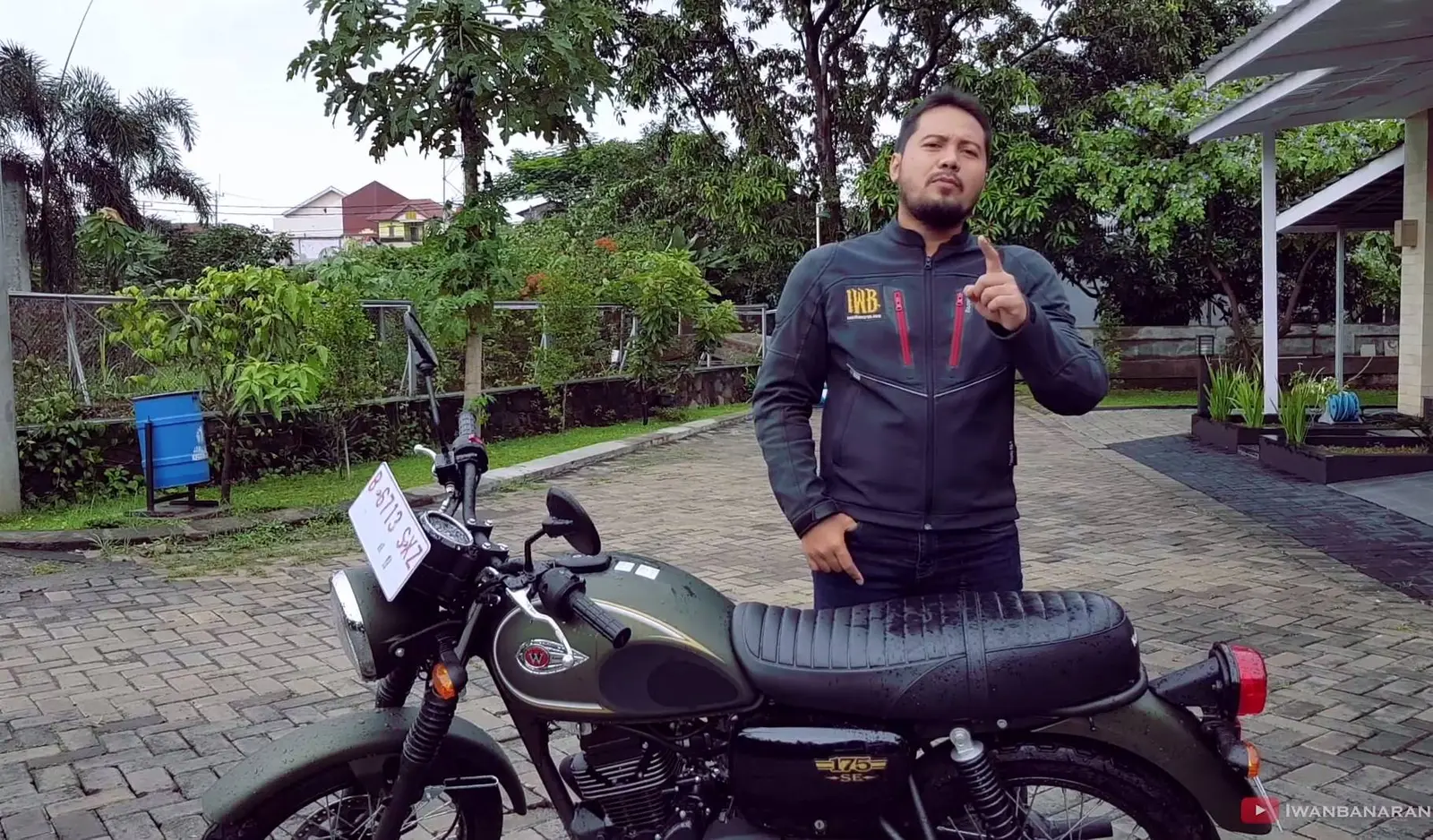 VLOG : Menerjang macetnya Jakarta nunggang Kawasaki W175 ! Kupas tuntasssss