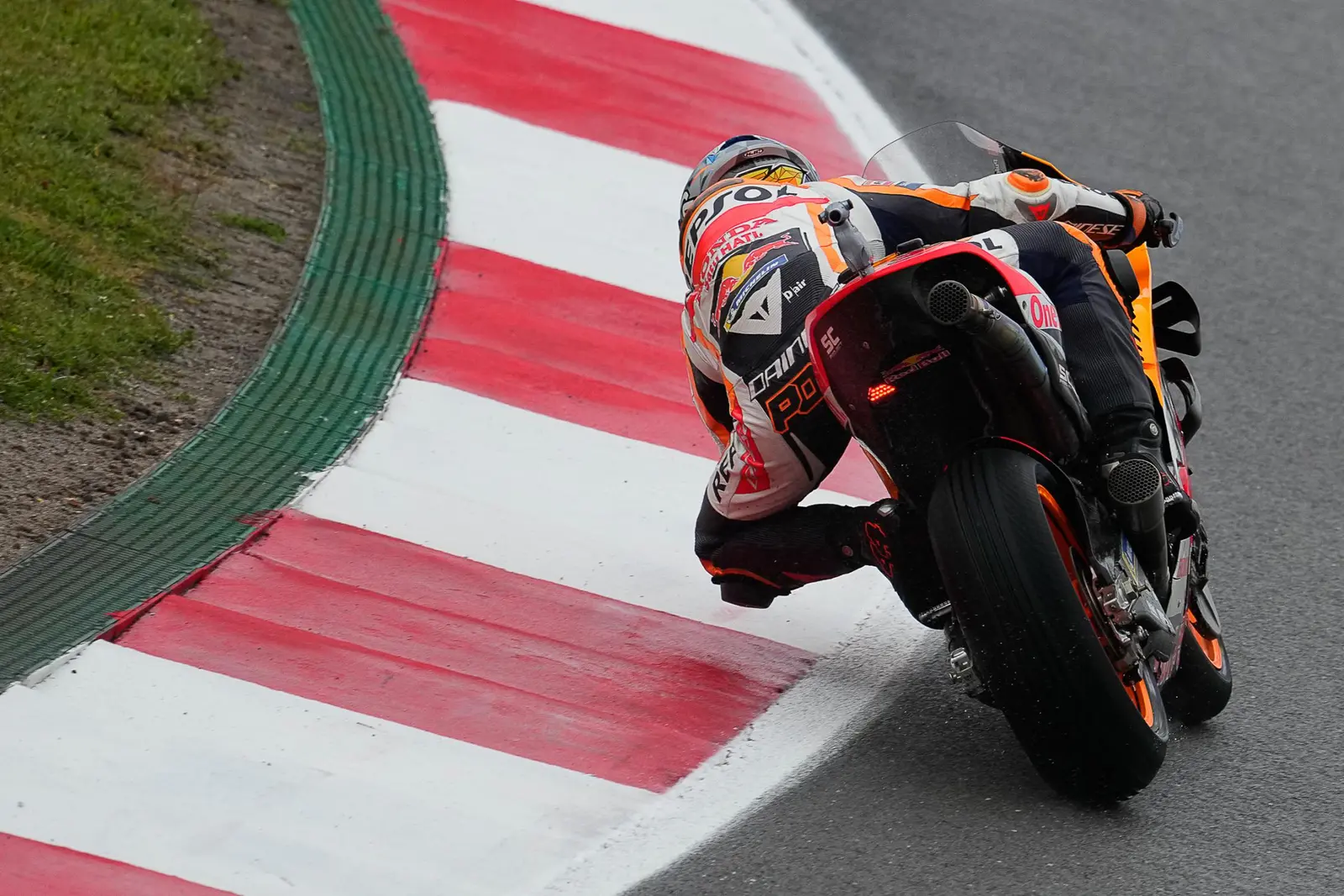 ” Kami on limit, kecepatan motor tidak cukup…” seru Pol Espargaro