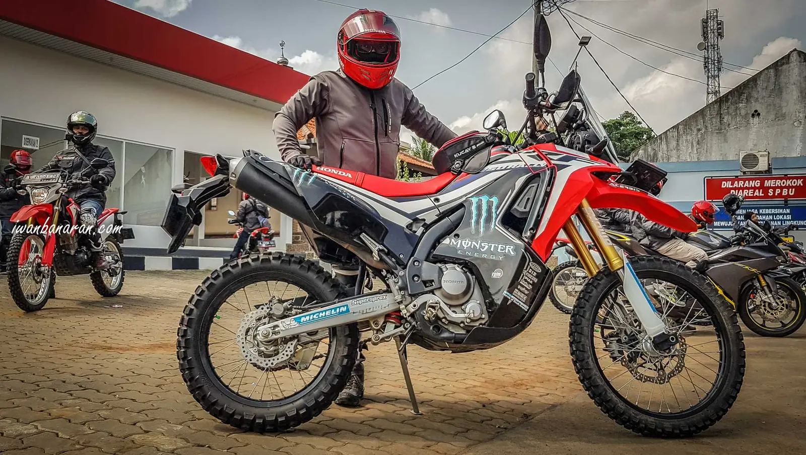 Turing Bloggers ke Tanjung Lesung nunggang Supra GTR dan CRF250 Rally
