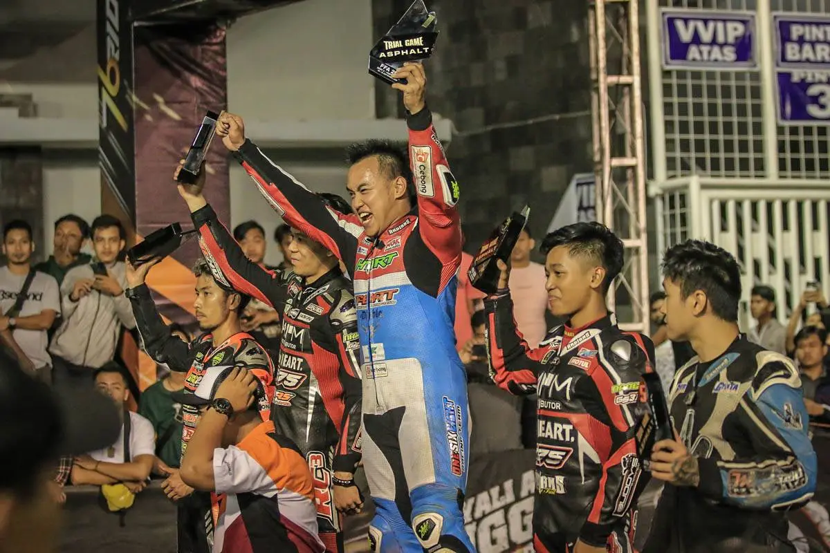 Balapan Dramatis, Doni Tata Akhirnya Raih Podium Juara di Sesi Moto 2