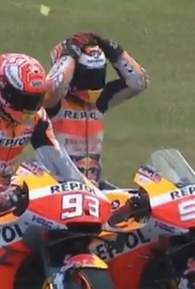 [Panas] Insiden senggolan Marc-Lorenzo, Marquez suruh Lorenzo tidur dirumah ?