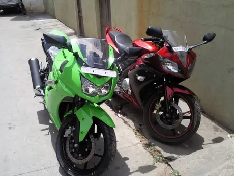 Bagaimana kalau Yamaha R15 disandingkan dengan Ninja250r?? —