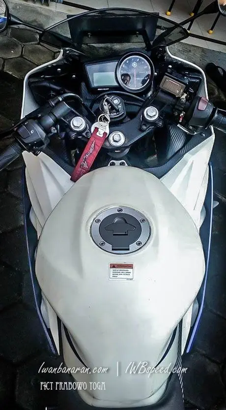 Honda all new CBR150R vs Yamaha R15 (41)