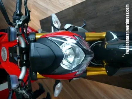 Berangkat kuliah naik Ducati. Wiihhh mantep euy