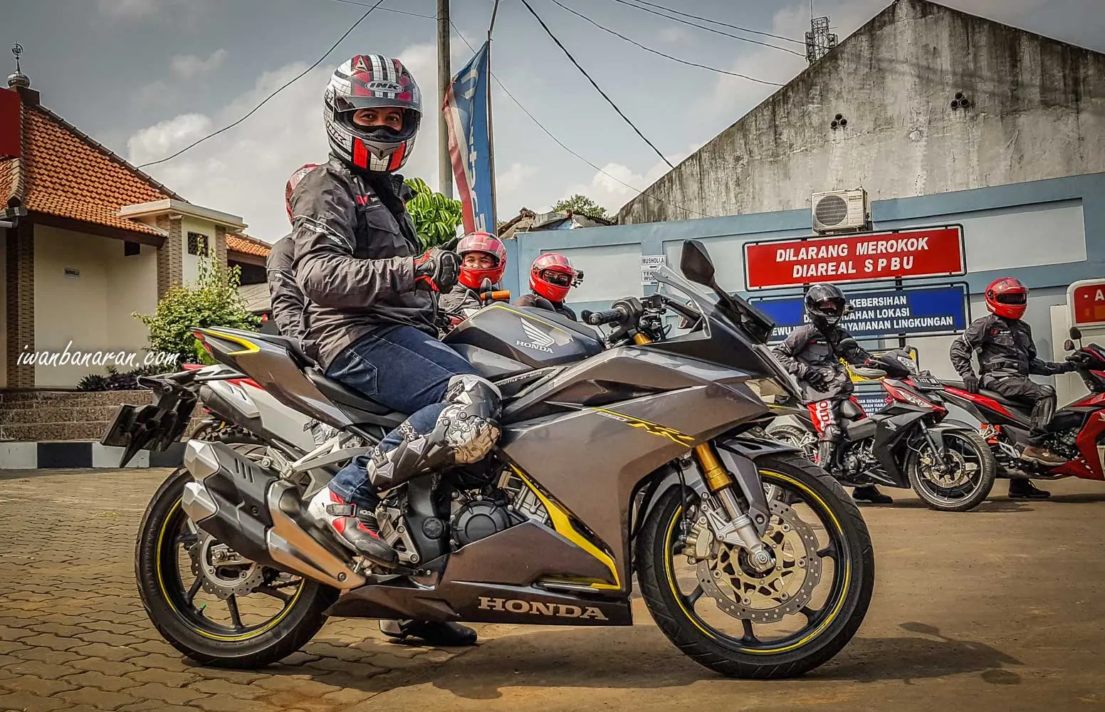 Turing Bloggers ke Tanjung Lesung nunggang Supra GTR dan CRF250 Rally