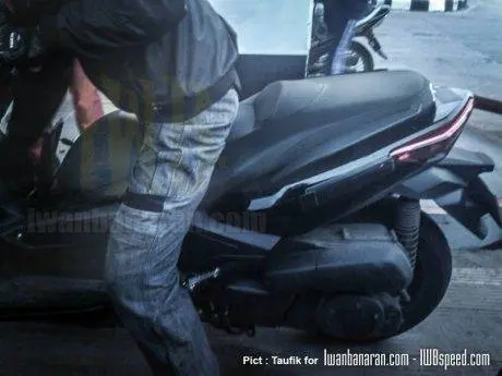 Yamaha_XMAX (2)