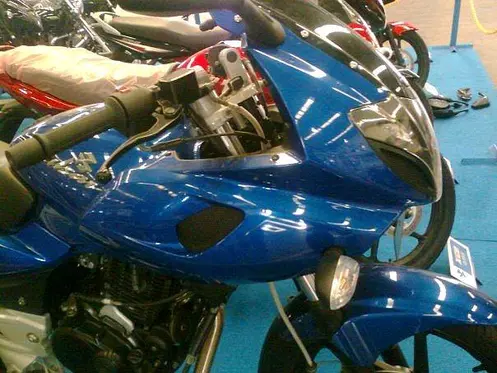 P220 Penampakan Pulsar 220 & Pulsar 135 di Indonesia… —