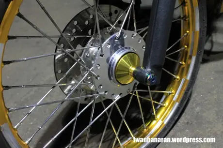 Modif telanjang Yamaha Mio. Sadis euy!…