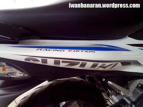 310120111346 Suzuki Skydrive racing edition. Jebule cuma striping doang….