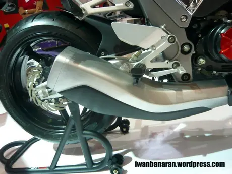 Modifikasi New Megapro….terinspirasi CB1000r. Hasilnya Mantap! —
