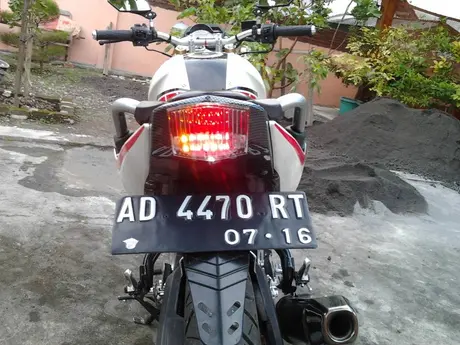 Modif minimalis Yamaha Byson. Semakin putih!…