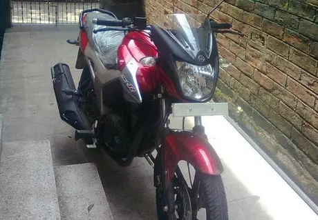 Yamaha SZ-R…siminim fitur yang laris manis! —