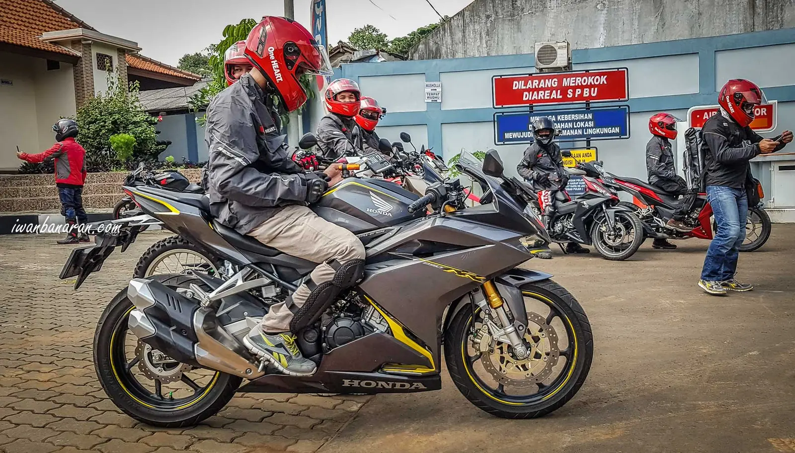 Turing Bloggers ke Tanjung Lesung nunggang Supra GTR dan CRF250 Rally