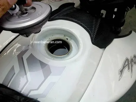 Tes BBM TVS Apache RTR 180 : Seliter Pertamax tembus 46,7km!… —