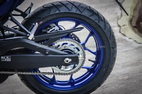 Yamaha_R25_ABS (10)