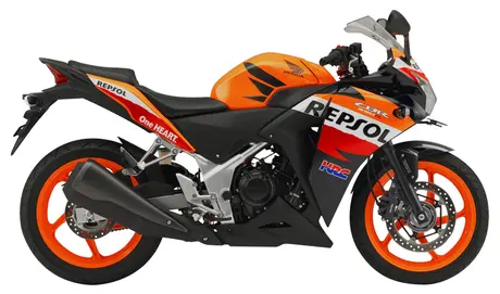 Warna baru Honda CBR 250R….sing ireng sangarrr