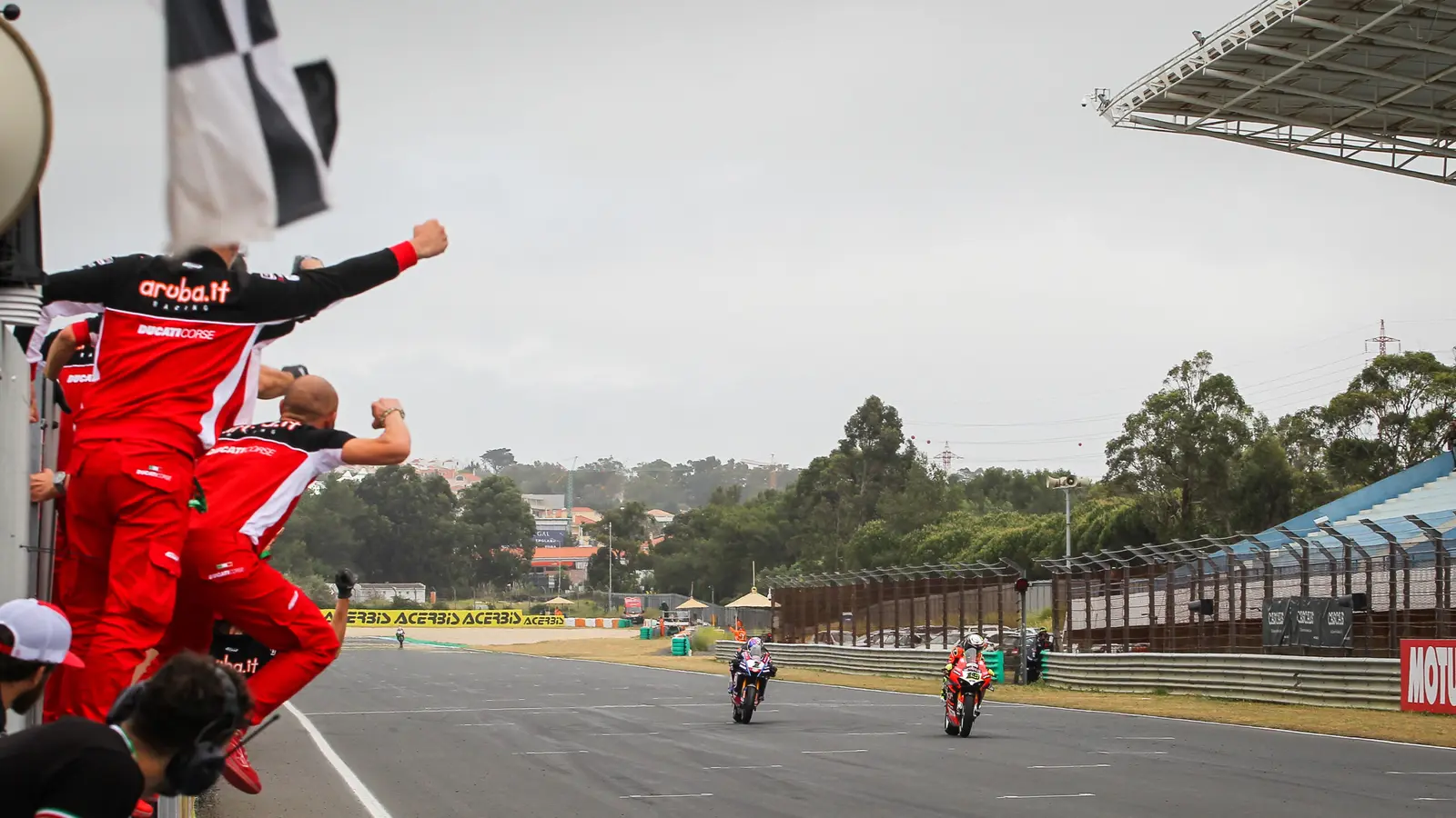 WSBK Race 1 Estoril : Ducati patahkan keperkasaan Kawasaki dan Yamaha