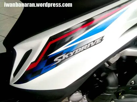 310120111349 Suzuki Skydrive racing edition. Jebule cuma striping doang….