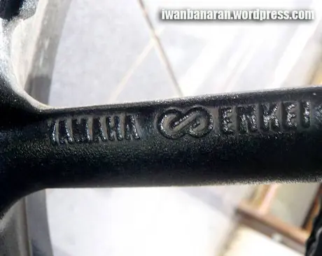 P1110029 Pelk lawas Mio diburu biker matic garputala… — lho kenapa???