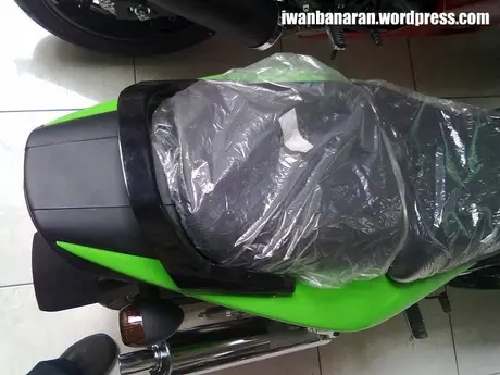 Woro-worooo…Ninja 150rr facelift sudah ada didealer Kawasaki!…