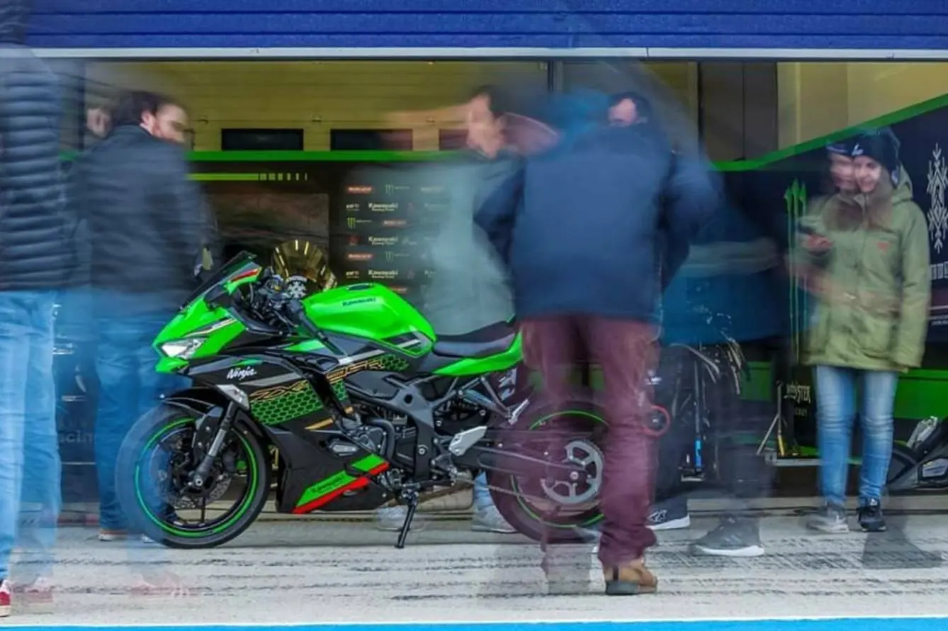 Hot, penampakan Kawasaki Ninja ZX25R disirkuit Jerez