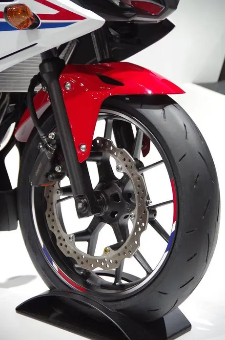 Honda CBR400R 2016 (3)