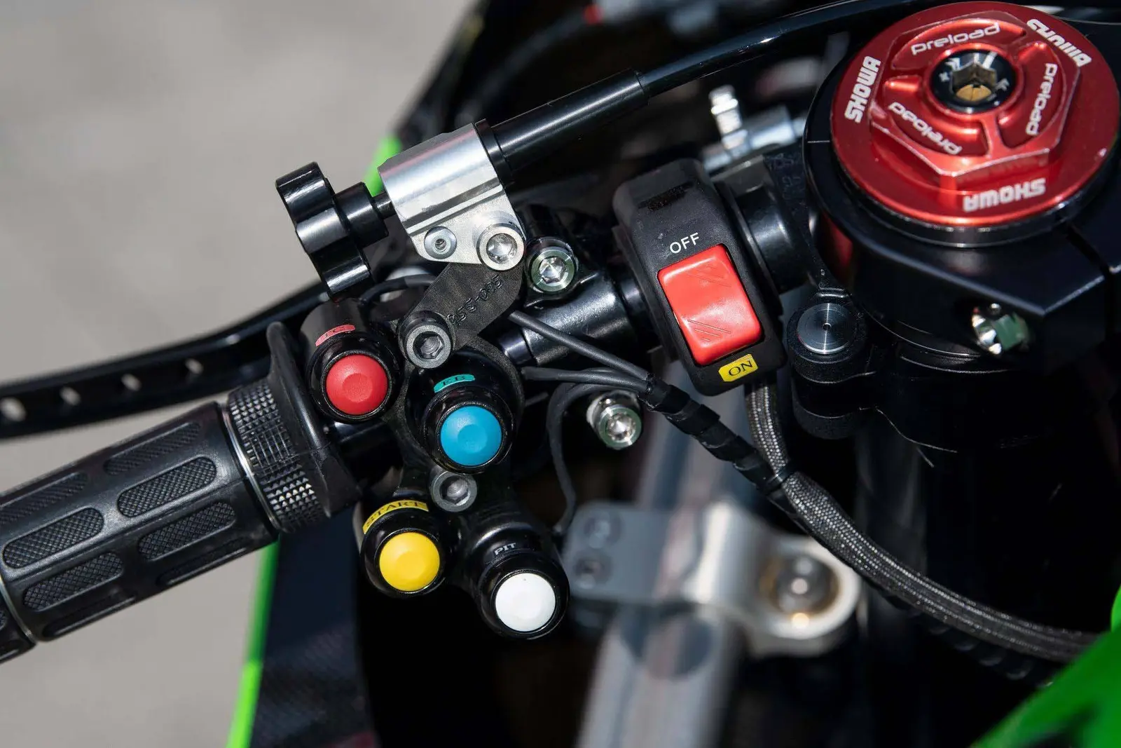 Bedah Kawasaki Ninja ZX10RR versi 8 Hours yang kalahkan YZF-R1